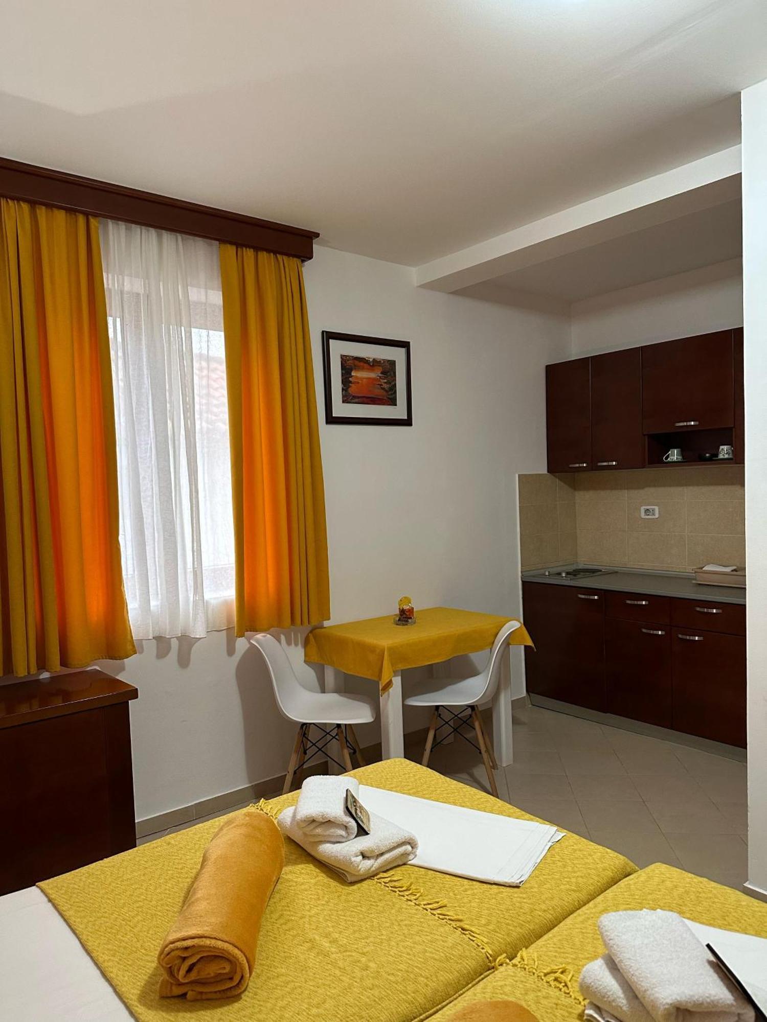 Apartments Krapina Lux Μπούντβα Εξωτερικό φωτογραφία